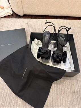 Giuseppe Zanotti Black Patent Bow Platform Sandals with Ankle Strap
